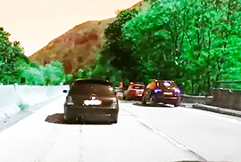 corto polizia traina superstrada