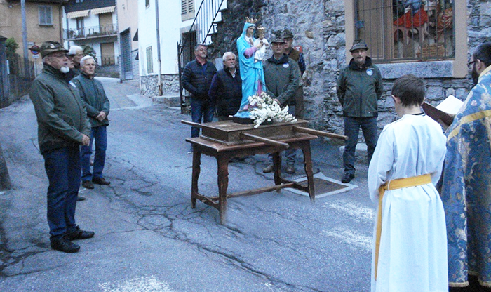 La Madonna donata dai reduci della Guerra d'Africa in processione a Bannio. Foto