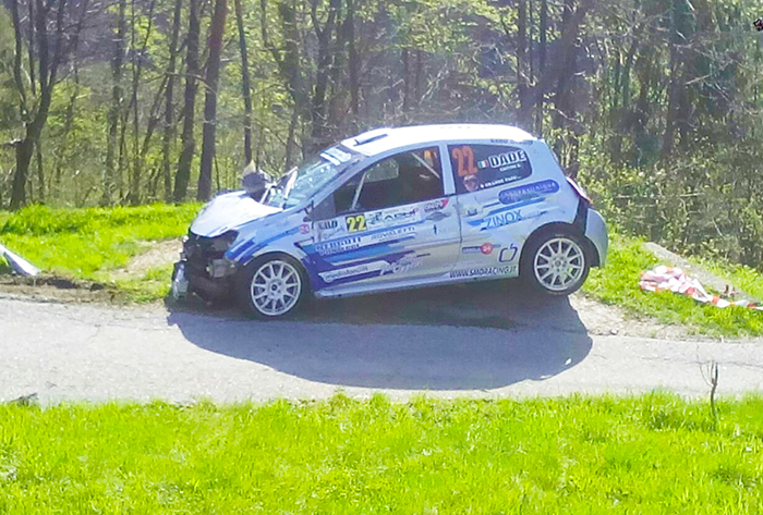 Caffoni e Minazzi picchiano a Calasca e si ritirano, Giudici in testa al Rally. Ecco la classifica