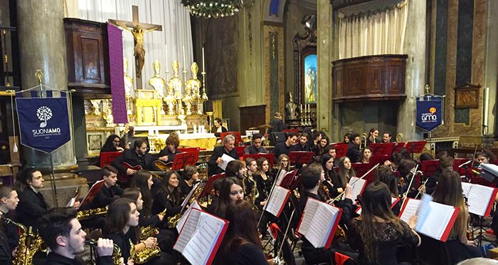 Collegiata gremita per il concerto di Natale della Gmo. Video