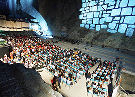 b TONES Trontano stone