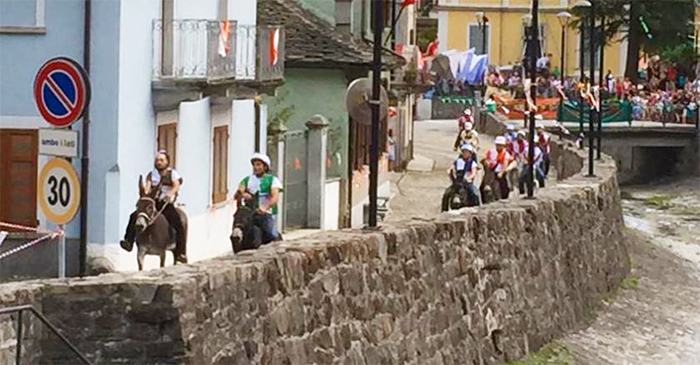 Palio degli asini a Premosello: vince il Cantun Centro