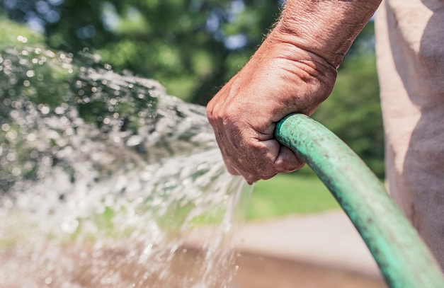 tubo acqua innaffiare