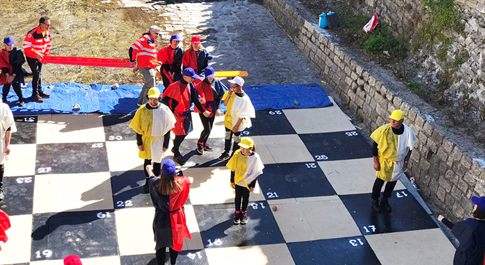 In attesa del Palio successo della "Dama umana" del Gruppo teatrale Varzese