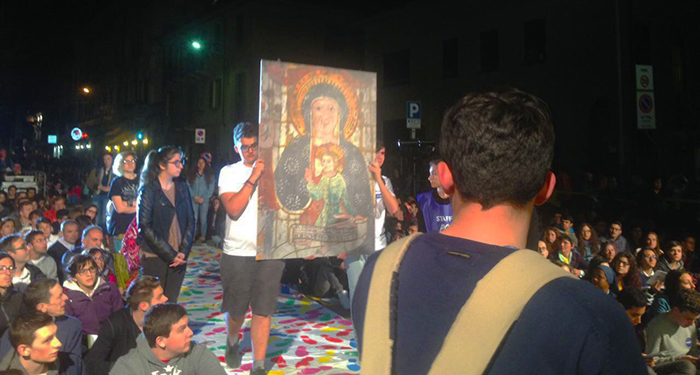 Via Rosmini trasformata in una Chiesa a cielo aperto per la Veglia delle Palme