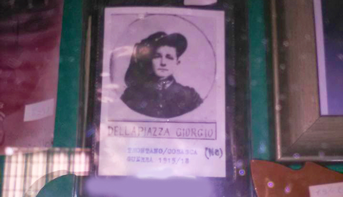 In gita a Redipuglia ritrova nel museo il portafoglio e una foto dello zio morto in guerra