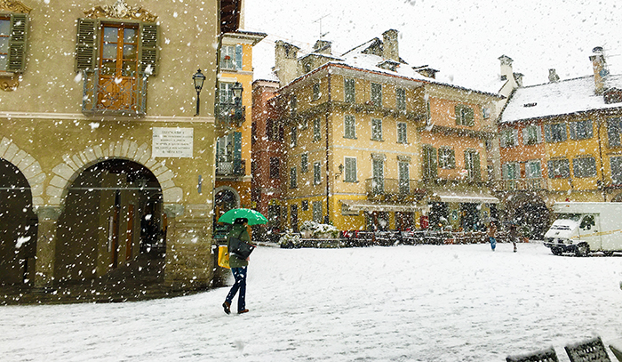 Già finita la nevicata, unici fiocchi in città scesi a Domo. Nuovo peggioramento
