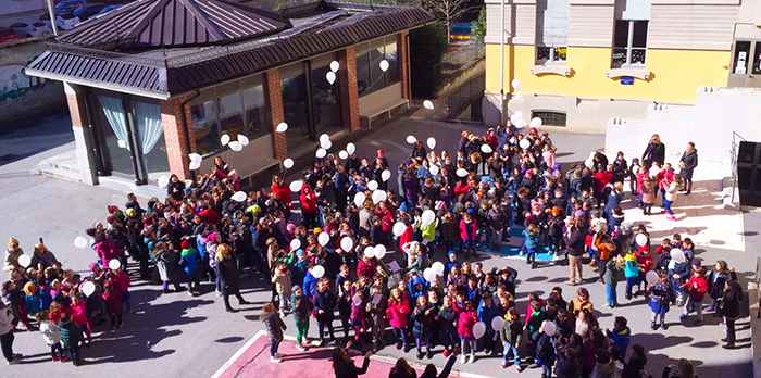 Dalle elementari Milani palloncini in cielo per la Giornata Mondiale contro il cancro infantile