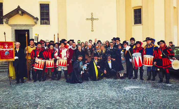 Giro dei Carnevali per il Togn e la Cia, che sfilano a Malesco