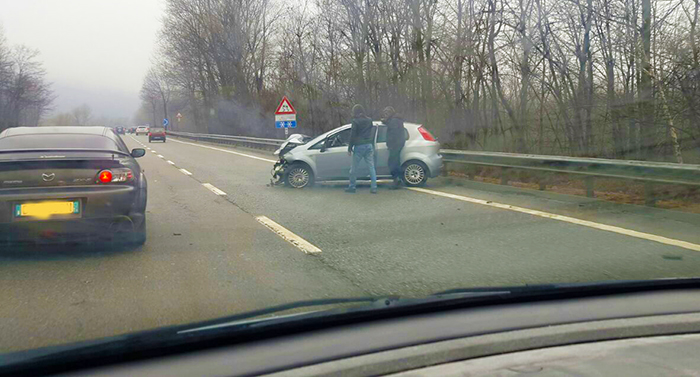 Incidente in superstrada, nessun ferito