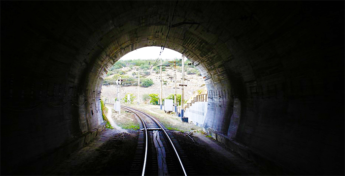 “Ci sono profughi in fuga nel tunnel del Sempione”. Treni fermi, ma era un falso allarme
