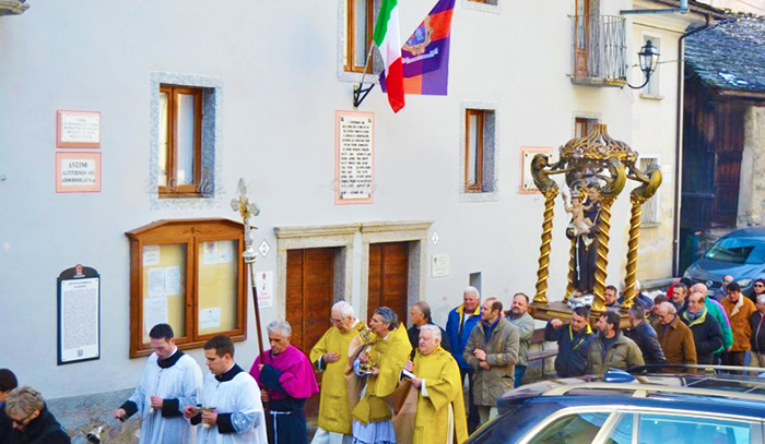 Ad Anzino la “Domenica del Giglio” in onore di sant'Antonio. Fotogallery