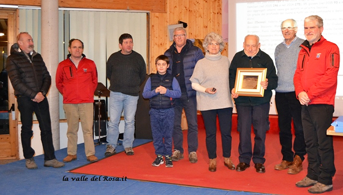 Macugnaga: il Cai premia i soci con 25 anni di adesione. Targa a don Midali. Fotogallery