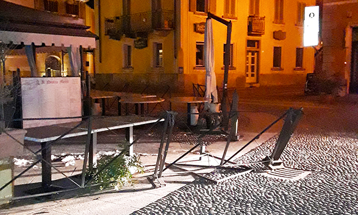 Presi dai carabinieri i tre vandali del centro storico domese, denuncia per danneggiamento aggravato e ubriachezza molesta