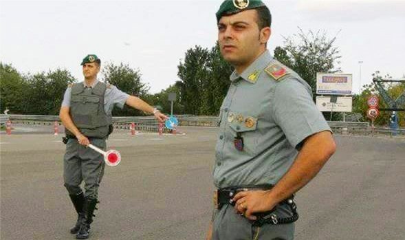 guardia finanza fermo auto