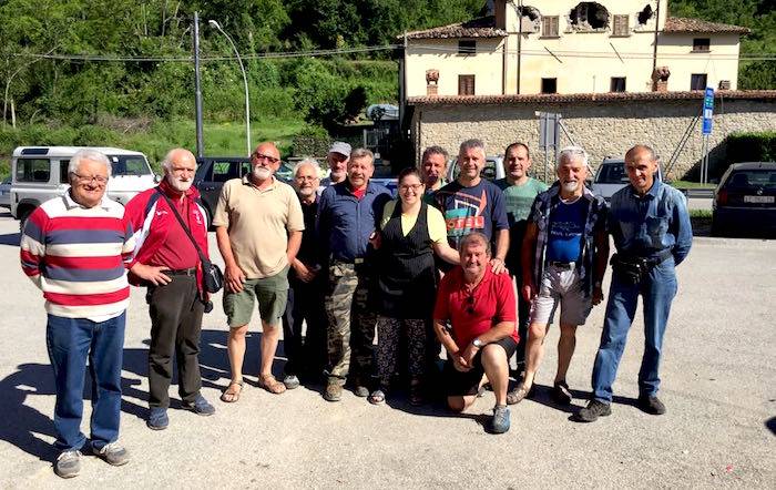 Un pullman per celebrare la casetta donata ad Arquata - video