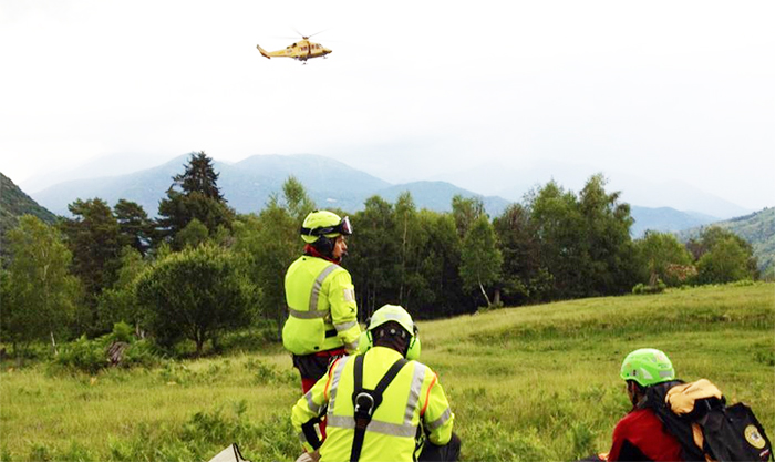 Escursionista in difficoltà al Pizzo Desen, elicottero e soccorso alpino in azione