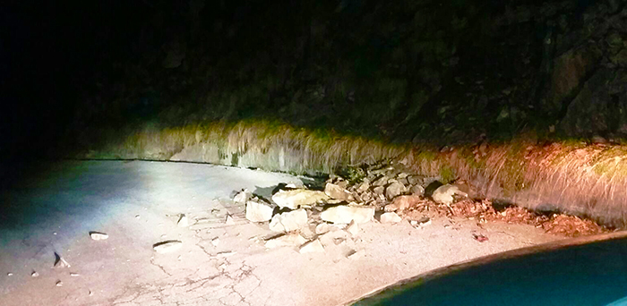 Sassi sulla strada a Bognanco