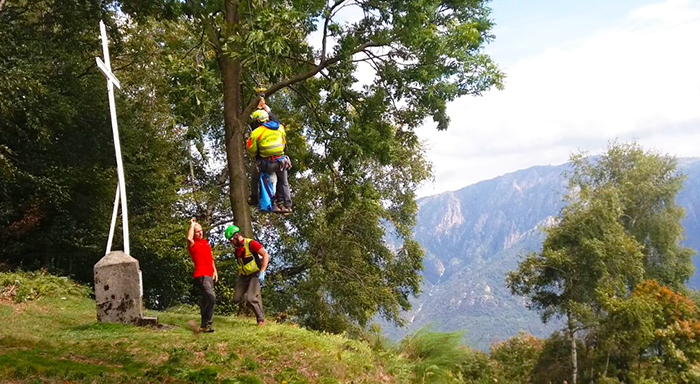 Parapendisti caduti, feriti col canyoning, selvicoltori infortunati. Esercitazione italo-svizzera del soccorso alpino