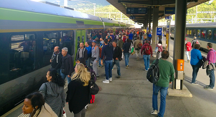 Carenza di posti a sedere sui treni per i frontalieri: Bls “aperta al dialogo”