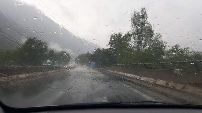 Prime piogge e già spuntano i buchi in superstrada nei tratti rattoppati da Anas...