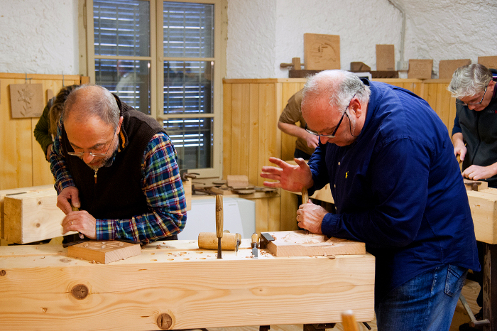 Intaglio del legno: parte il nuovo corso in Valle Vigezzo