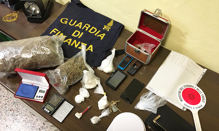 Droga in Vigezzo, 1,2 Kg di marjuana e 167 grammi di coca. La Gdf ferma due persone