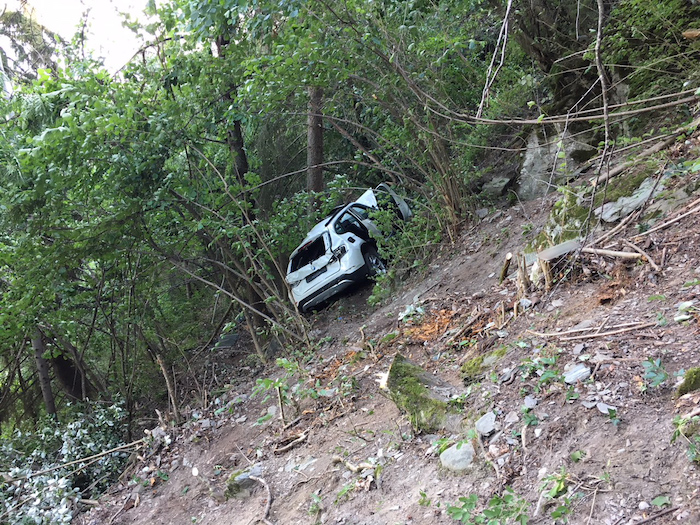 Vallese: auto nel dirupo, muore 12enne