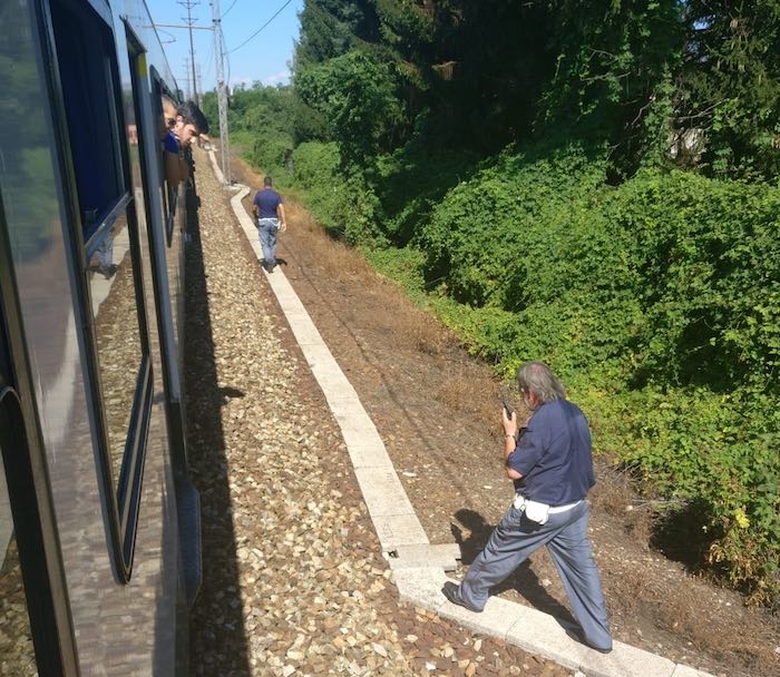 La giornata nera della Domodossola-Milano, treni bloccati per ore sotto il sole  