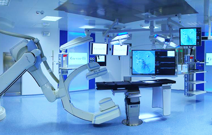 Un braccio robotico per asportate un tumore alla prostata. Intervento innovativo al San Biagio