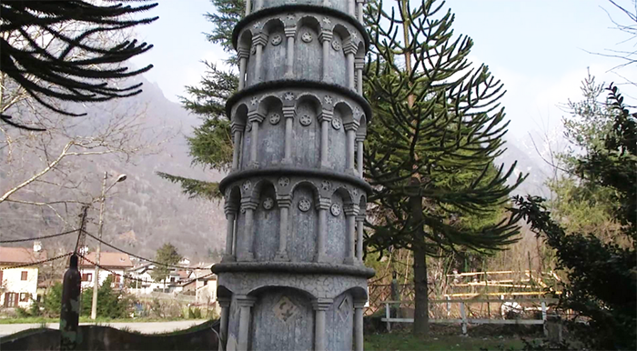 Addio a Gabriele Carboni, ex capostazione di Cuzzago che costruì la "torre di Pisa" in ricordo dei figli