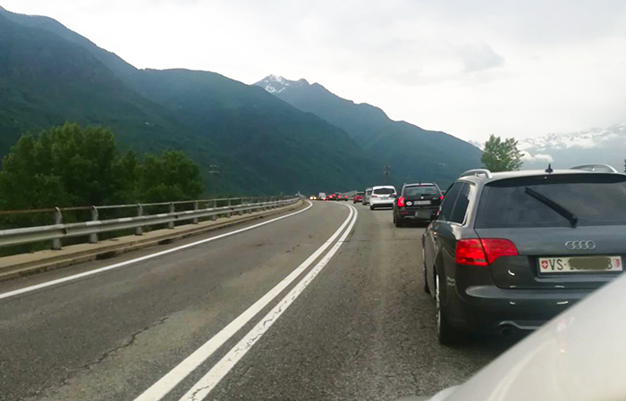 Superstrada ossolana al collasso per i lavori e il ponte vacanziero in Svizzera: "Mezz'ora da Masera a Domo"