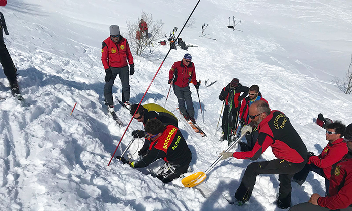 Odioso furto nella sede del Soccorso Alpino, rubato il materiale per gli interventi in valanga