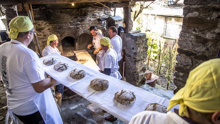 Si accendono i forni comunitari: in Antrona arriva la festa del pane nero 