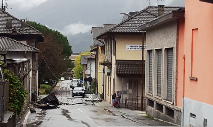 Villadossola: tetti volati e alberi abbattuti, scuole chiuse - Foto
