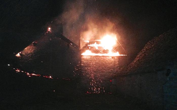 La baita distrutta dalle fiamme a Varzo, ipotesi dolosa