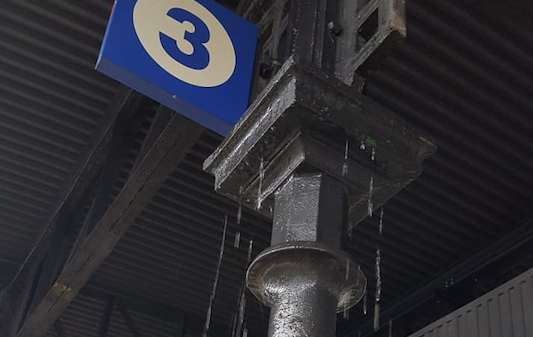 acqua stazione binario tre