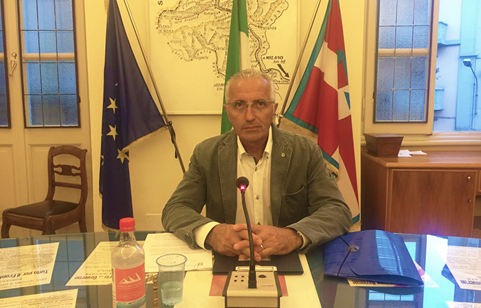 Valentini “tira le orecchie”ai consiglieri: “dibattiti educati altrimenti sanzioni”. Plauso M5S