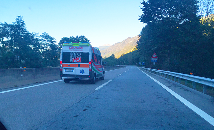 Incidente tra due auto in superstrada: occupanti portati al Dea