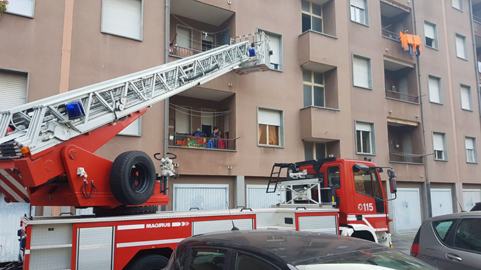 Anziana cade in casa e non riesce più a rialzarsi. Intervento dei Vigili del fuoco