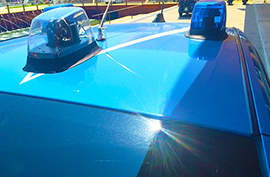 b polizia auto lamperggianti giorno