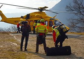 b soccorso 118 elicottero salita spalle