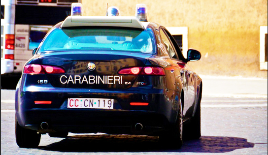 carabinieri auto dietro