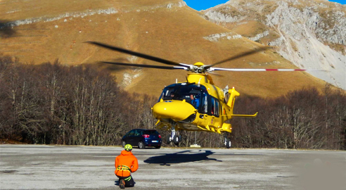 elicottero 118 decollo uomo terra