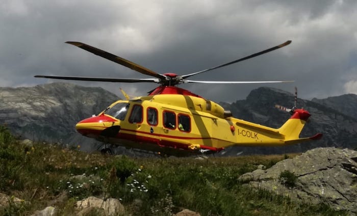 Alpinista lombardo precipita per trenta metri dallo Joderhorn, elitrasportato a Novara  