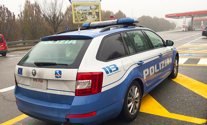Aveva un macete nella cabina del camion: "Mi serve per gli imballaggi". Denunciato