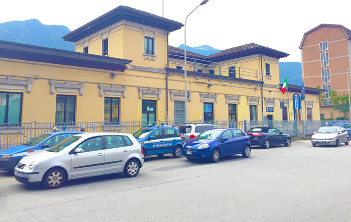 Con un bel cento euro al bar. Ma sono falsi, e il barista se ne accorge. Denunciato dalla Ps