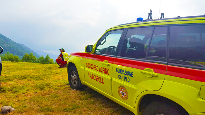 Escursionista precipita in alta val Formazza, gli elicotteri non riescono ad intervenire per il maltempo, soccorritori in marcia