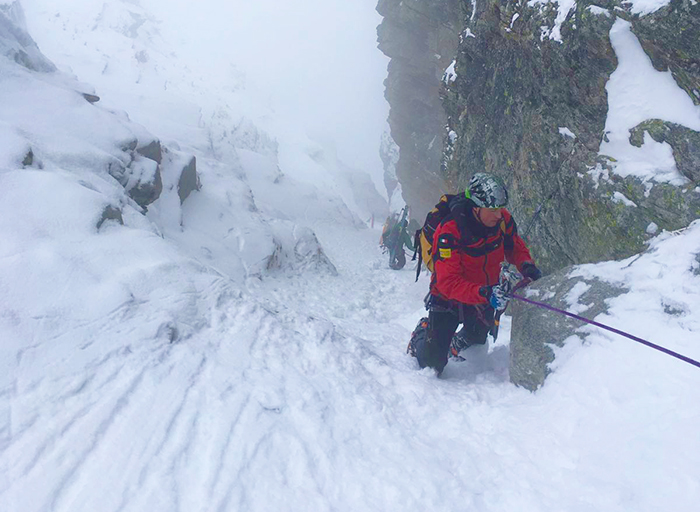 Tratto in salvo l'escursionista bloccato dalla neve caduta sul Monscera