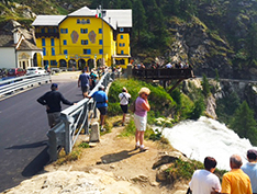 corta cascata toce turisti